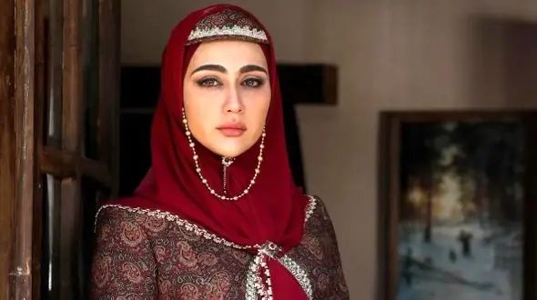 استایل شیک و رسمی بازیگر زیبای سریال گیلدخت