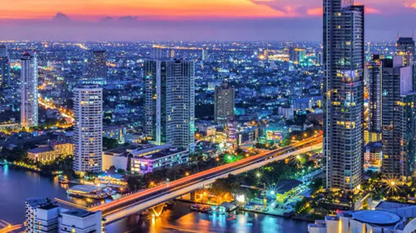 از استخری در پشت بام تا فروریختن ساختمان در بانکوک