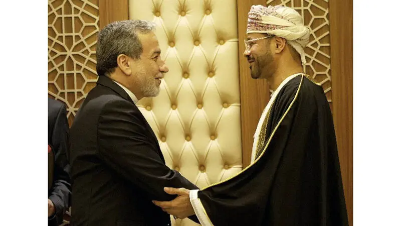 دیدار سید عباس عراقچی با سید بدر البوسعیدی وزیر امور خارجه سلطنت عمان در حاشیه اجلاس فوق‌العاده وزرای خارجه سازمان همکاری های اسلامی در جده عربستان