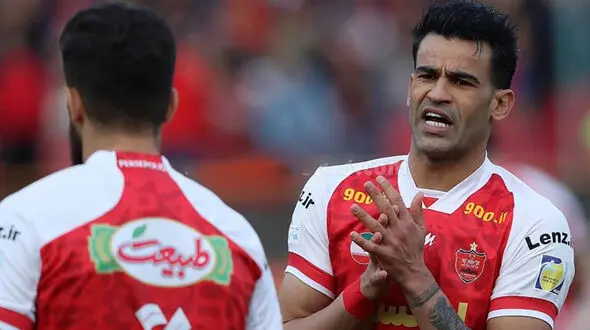 گزارش  بازی:  پرسپولیس 4 - 2 فولاد فیلم 