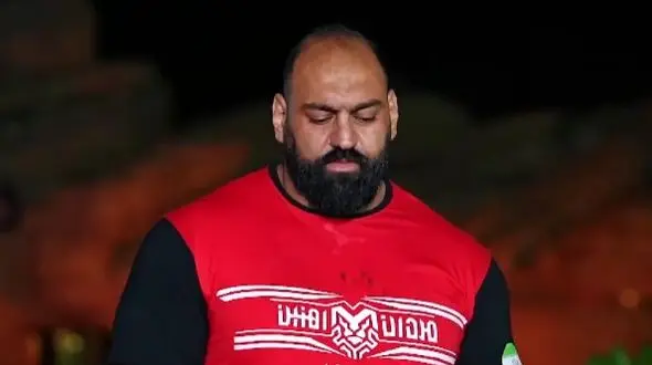 لحظه به احتزاز درآمدن پرچم ایران در استیج قویترین مردان جهان با قهرمانی رضا قیطاسی در ازبکستان + فیلم