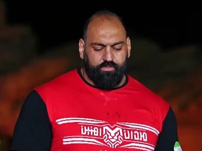 لحظه به احتزاز درآمدن پرچم ایران در استیج قویترین مردان جهان با قهرمانی رضا قیطاسی در ازبکستان + فیلم