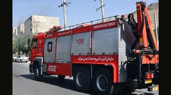 آتش سوزی یک ساختمان اداری  در خیابان طالقانی تهران / دقایقی قبل رخ داد