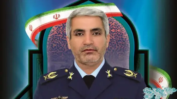 ادای احترام نظامی دختر شهید خلبان مصطفوی به تابوت پدرش ! / همه منقلب شدند !