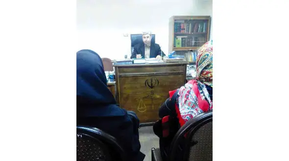 خانم پرستار برای ازدواج دخترش به دادگاه رفت/ او 2 بار ازدواج کرده بود ولی شوهر نداشت +عکس