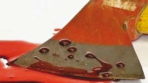  حمله به بانک با تبر برای دریافت موجودی حساب! 