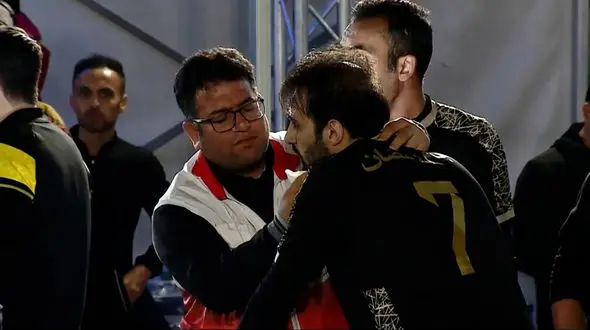 فیلم عجیب و باور نکردنی از درگیری شدید تیم داوران و رزمی‌کاران در جام رمضان / همه سکوت کردند