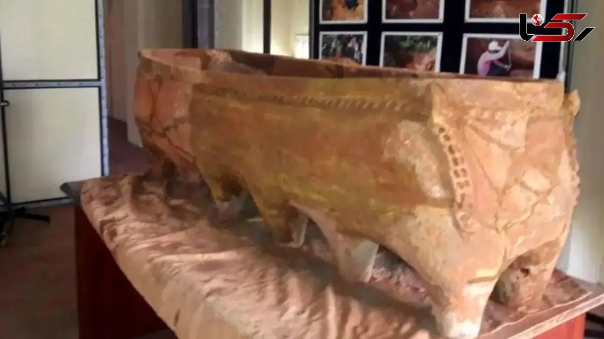 عکس ها از گنج نفیس / کشف تابوت 2300 ساله که 12 پایه دارد