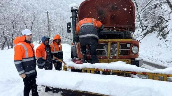 ارتفاع برف در برخی مناطق گیلان به ۲ متر رسید