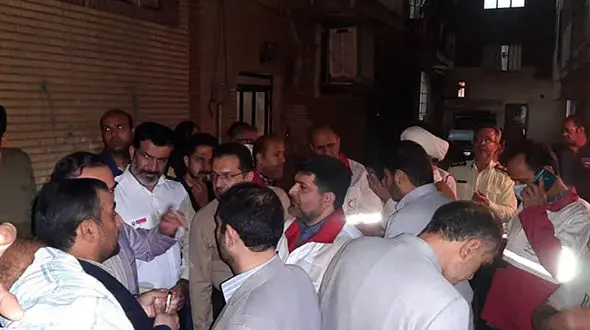 آماده باش در حسن آباد / احتمال یک فاجعه با ریختن ساختمان وجود دارد