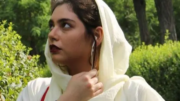 بازیگر نقش عاطفه در نیسان آبی 