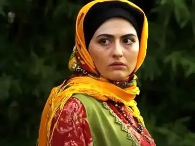 عکس/ چهرۀ «انیس» سریال سوجان با چادرنماز در مسجد نصیرالملک شیراز