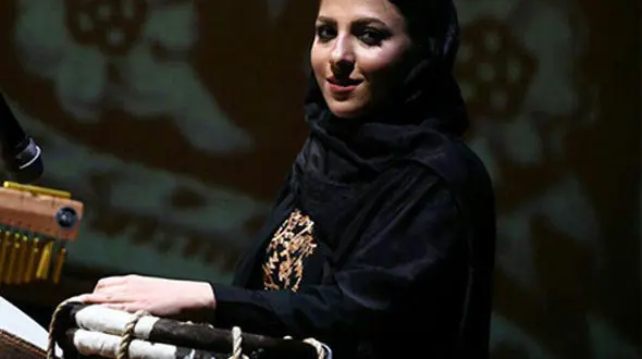 نوازنده زن ایرانی و همکاری اش با هنرمندان کُرد