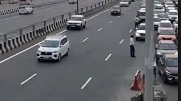 افسر پلیس هنگام انجام وظیفه زیر گرفته شد + فیلم