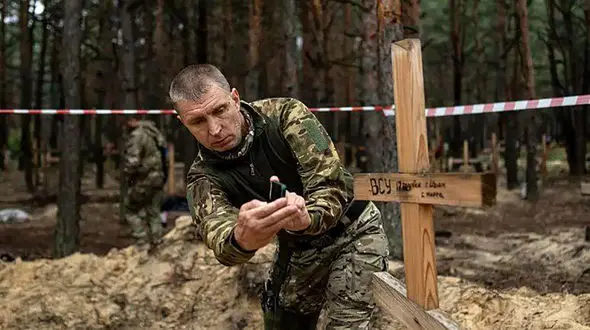 فاجعه بزرگ  / کشف اجساد شکنجه شده 450 اکراینی در خارکیف ! / رسوایی گور دسته جمعی 