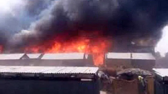 جزغاله شدن 8 نیجریه ای بر اثر آتش سوزی اردوگاه آوارگان+ عکس