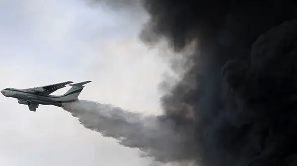 فیلم افتخار آمیز  از عملیات هواپیمای اطفای حریق در انفجار بندرعباس !  / همه جهان مبهوت شدند  + گفتگو با خلبان