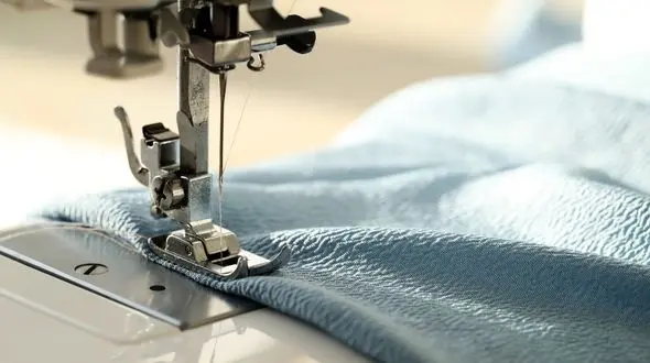 مغازه خیاطی آلمانی با مردان خیاط خوش تیپ! + عکس