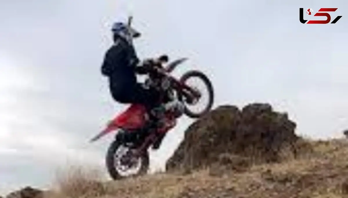 فیلم حرکات ورزشی مرد متورسوار