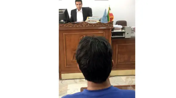 زن خائن با فریب شوهرش شب ها در خانه مجردی پسر همسایه می ماند! 