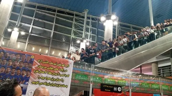 اتفاق عجیب در بازگشت تیم ملی پرافتخار کشتی به ایران + عکس