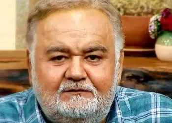 فیلم/ خاطره خنده دار اکبر عبدی از روزه گرفتن پدرش در خندوانه رامبد جوان /پدرم در پایان ماه رمضان حدود 48 ساعت و 22 ثانیه از خدا طلبکار می‌شد!