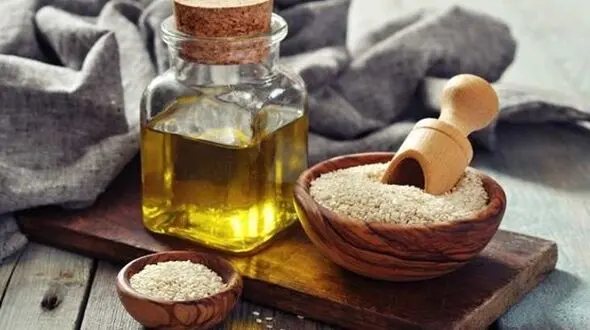 خواص معجزه آسای روغن کنجد در زیبایی پوست و مو