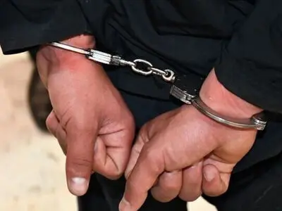 فیلم / مزاحمت خیابانی به 2 دختر با اسپری فلفل و چاقو / مواجهه حضوری بعد از دستگیری مزاحمان