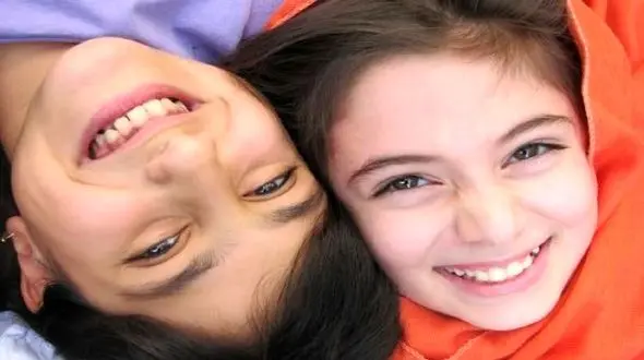  نحوه آموزش "نه به خشونت" از کودکی به فرزندان / برخی افراد با کرامت بخشیدن به زنان مخالفت می کنند  + صوت 