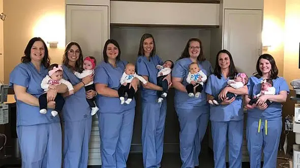 این7 پرستار همزمان باردار و فارق شدند ! +تصاویر