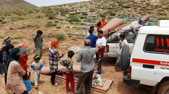 امدادرسانی نجاتگران هلال احمر به ۱۱۱ خانوار آسیب دیده از وقوع طوفان در ایذه و باغملک