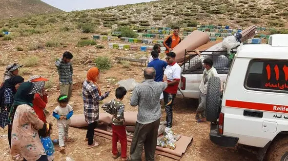 امدادرسانی نجاتگران هلال احمر به ۱۱۱ خانوار آسیب دیده از وقوع طوفان در ایذه و باغملک