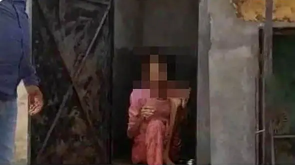 شوهر سنگدل زنش را در توالت زندانی کرد / پوست و استخوان شده بود + فیلم