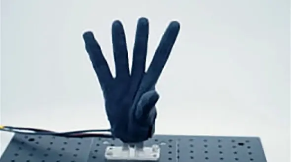 تماشا کنید؛ دست رباتیکی که حرکات انسانی را دقیق تقلید می‌ کند! / فیلم
