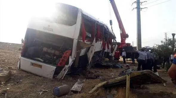 ناگفته های دردناک از حادثه اتوبوس خبرنگاران ! /  مرتضی از 5 ماه دوندگی برای پای شکسته گفت ! + عکس 