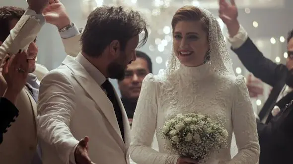 ویدیو امروز | صحبت های الناز ملک بازیگر سریال زخم کاری درباره ی زنگی شخصی اش : بدون اجازه بابام میرفتم سینما