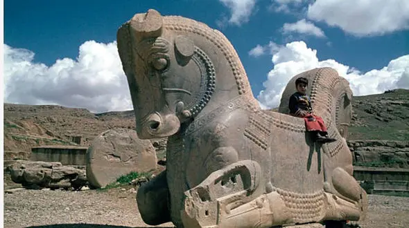 وزارت میراث فرهنگی: تخت جمشید معروف ترین پایگاه میراث جهانی کشور است