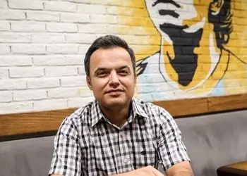 فیلم آوازخوانی باشکوه حمید محمدی مجری ورزشی محبوب تلویزیونی / با صداش غوغا کرد!