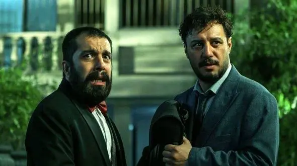 (عکس) سفر در زمان؛ «عباس جمشیدی و یوسف تیموری در کنار مادران شان؛ دهه 90