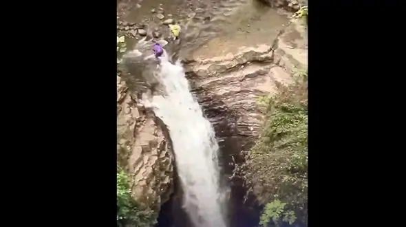  نجات معجزه آسای پسر جوان  توسط خواهرش+ فیلم شیرزن ایرانی