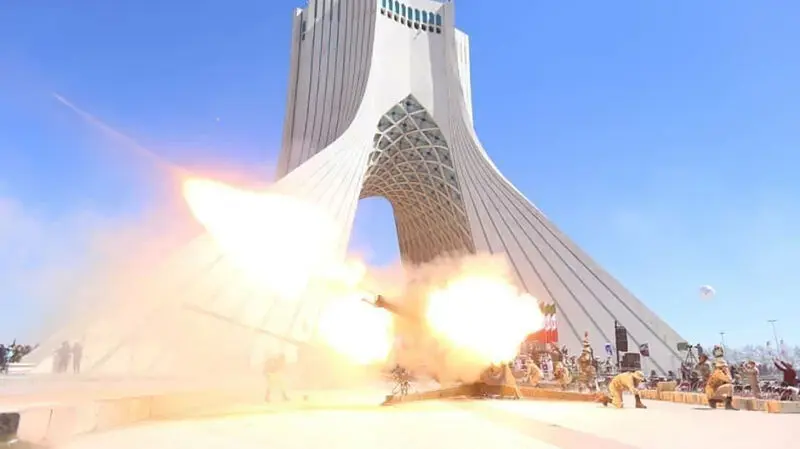 مراسم شلیک توپ در میدان آزادی تهران