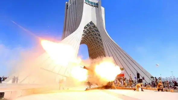 عکس / شلیک توپ در میدان آزادی هنگام آغاز سال 1400 