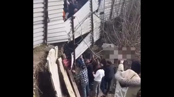 فیلم حادثه وحشتناک رانش زمین که یک مادر و دختر را بلعید! / در قائمشهر رخ داد!