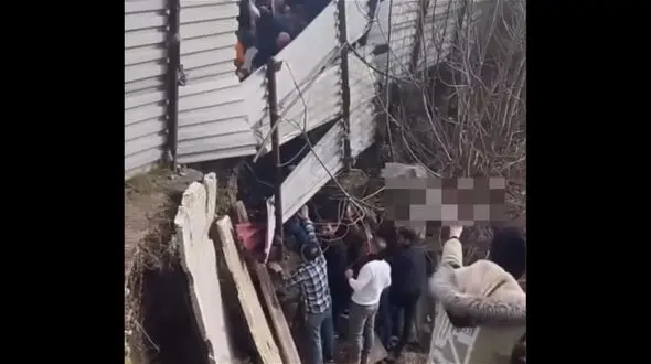 فیلم حادثه وحشتناک رانش زمین که یک مادر و دختر را بلعید! / در قائمشهر رخ داد!