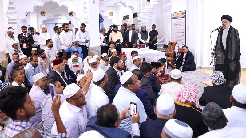 آیت الله رئیسی در جمع نمازگزاران مسجد جامع کالیپتی کلمبو سریلانکا