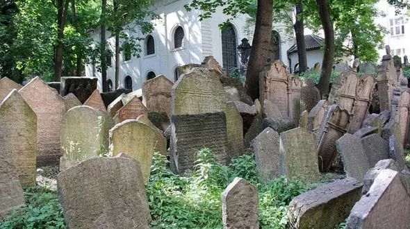 قبرها 12 طبقه شدند! 