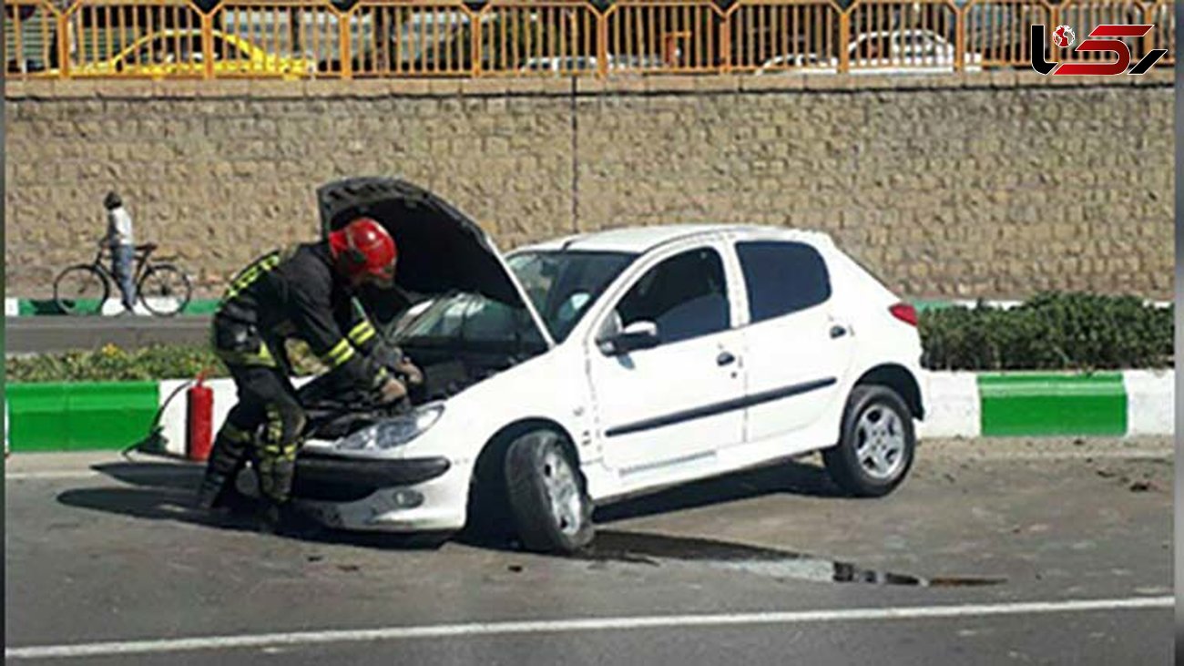 وقوع حادثه برای خودرو ۲۰۶ در زیر پل پنجراه مشهد