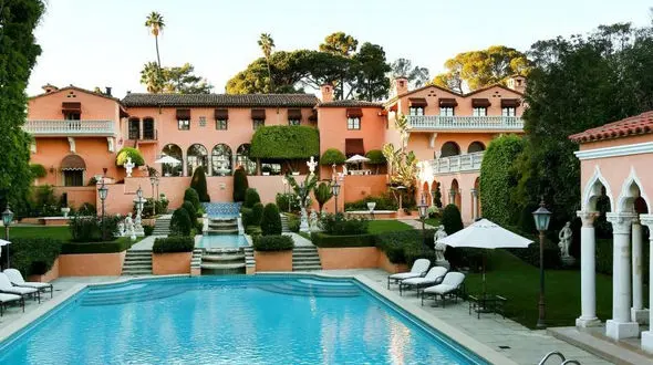 خانه مجلل پدرخوانده به فروش می رسد / عکس های بی نظیر 