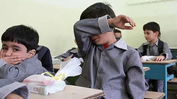 تحقیر دانش آموزان کم بضاعت؛ روشی برای کسب درآمد در مدارس / علت چیست؟