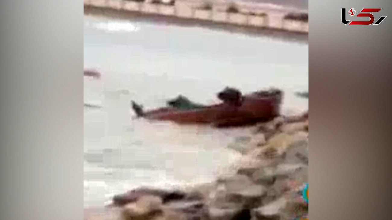 ناپدید شدن 5 ملوان ایرانی در دریای عمان / طوفان شدید لنج ها را به صخره کوبید + فیلم